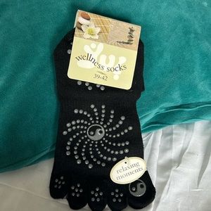 Toe Socks with grip bottom NWT